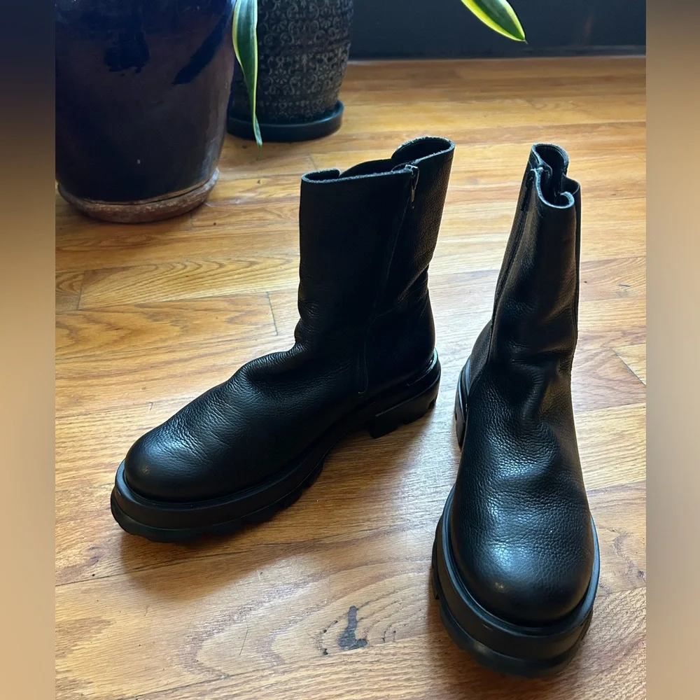 Mephisto zip up leather Chelsea boots with chunky sole size 8 with glue on heel